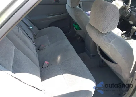 2004 Toyota Camry Le z USA, uszkodzony, nr VIN 4T1BE32K44U882228